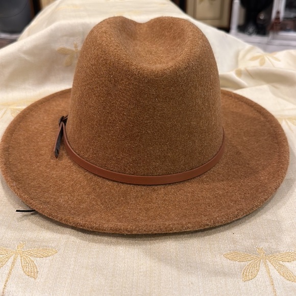 Camel Brown Wool Felt Hat w/ Faux Leather Band Wrap w/ Gold Tone Buckle Accent. - Picture 5 of 9